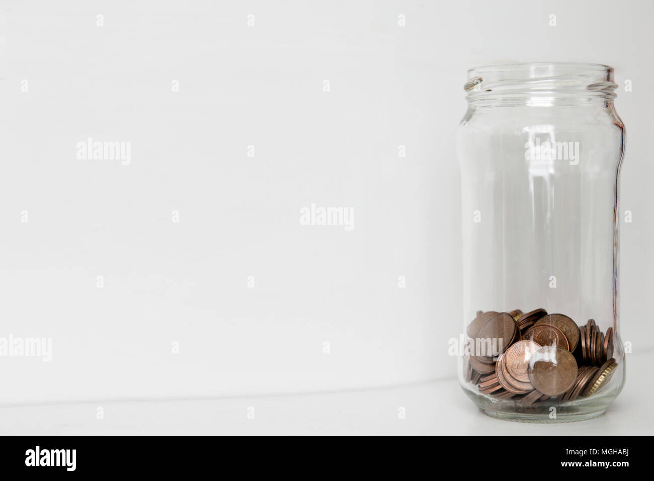 Konzept der geringen Mittel mit einem jar von Münzen Stockfoto