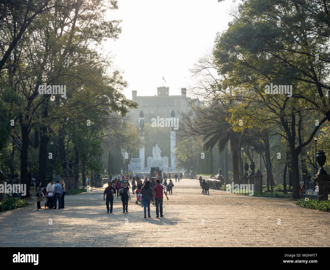 Mexiko City, Mexiko, Mittelamerika [Colonial Schloss Chapultepec, Ansichten Hill Park und touristische Besucher] Stockfoto
