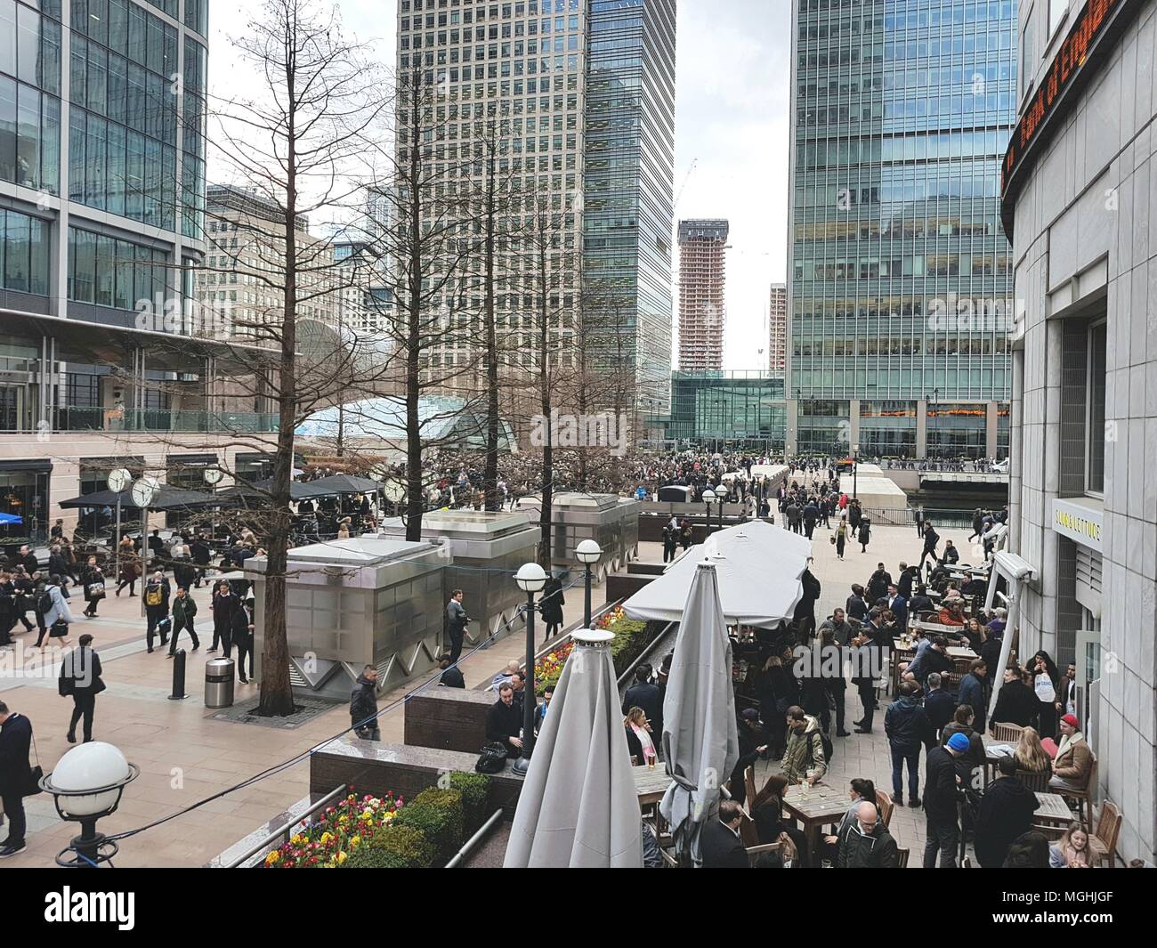 Massen an der Canary Wharf U-Bahnstation, von einem DLR-Streik heute und morgen in London, Vereinigtes Königreich betroffen. Mit: Atmosphäre, Wo: London, Vereinigtes Königreich, wenn: 28 März 2018 Quelle: WENN.com Stockfoto