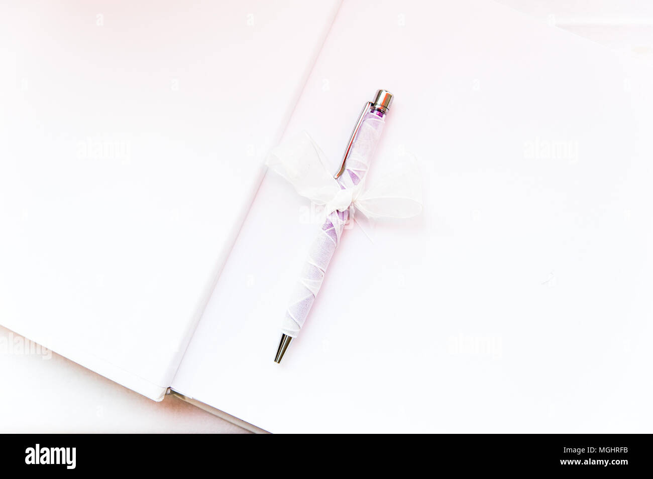 Hochzeit buchen Sie zum Schreiben Gruß und die besten Wünsche in Hochzeit Tag Stockfoto