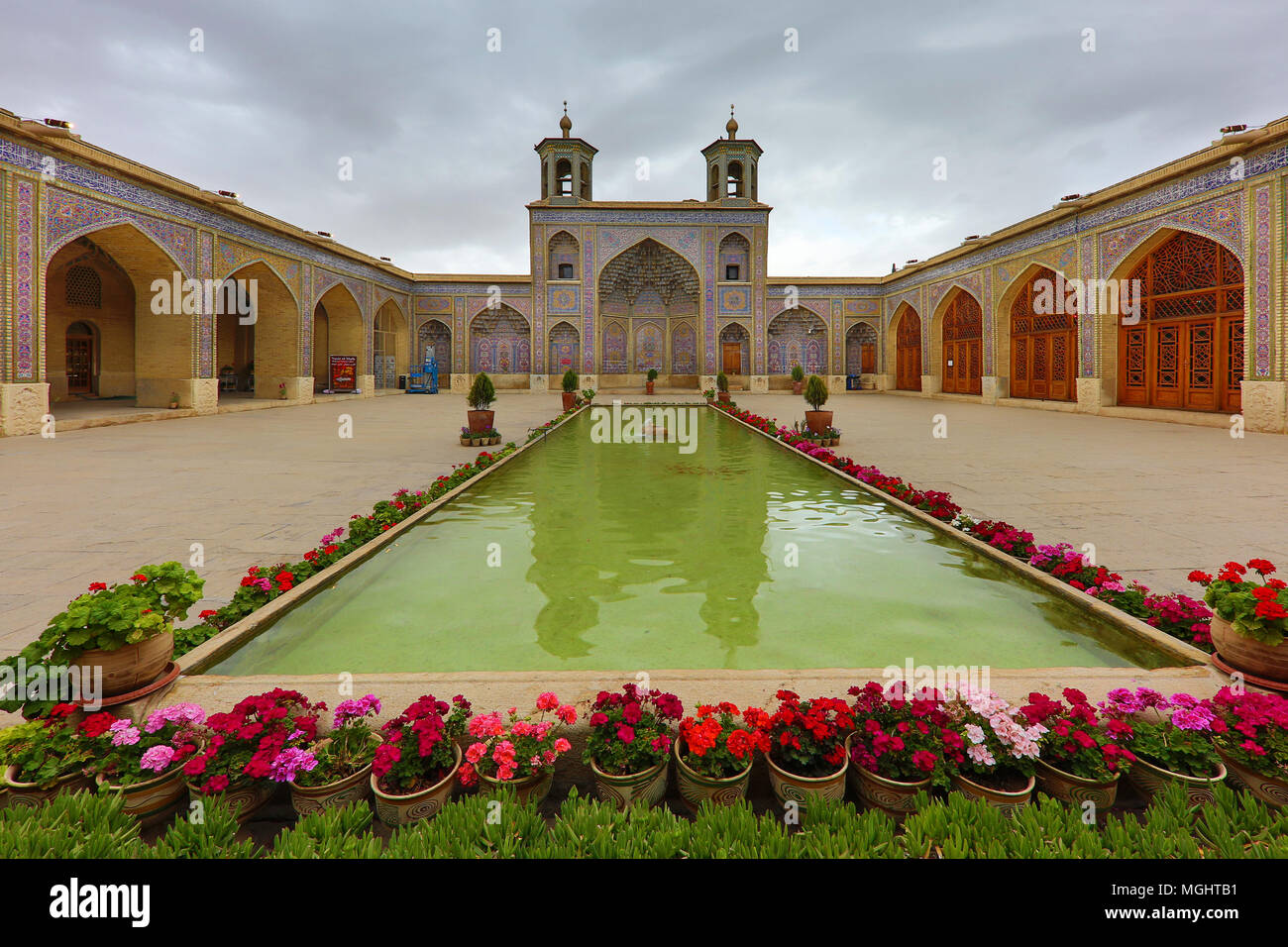 Nasir Ol-Molk Moschee, auch als Rosa Moschee in Shiraz, Iran bekannt. Stockfoto