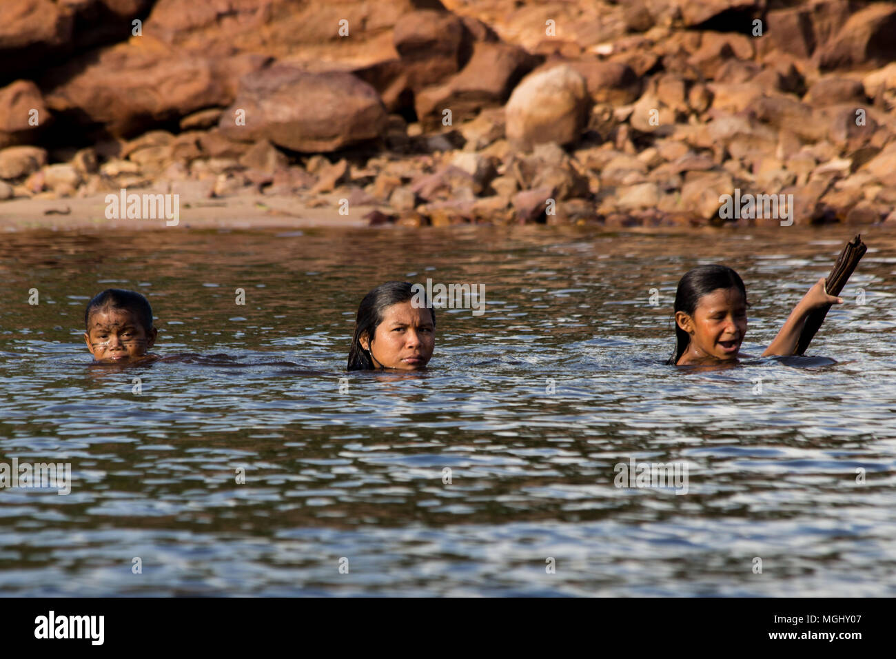Bilder des Amazonas und seiner Völker. Hoch und Querformat