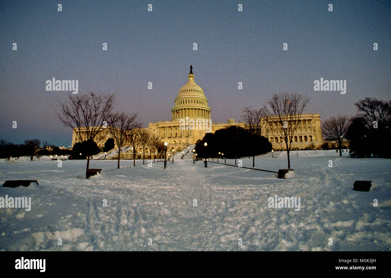 Washington, DC, USA, 8. Januar 1996 Die Vereinigten Staaten Hauptstadt Gebäude während der Blizzard von 96. Stockfoto