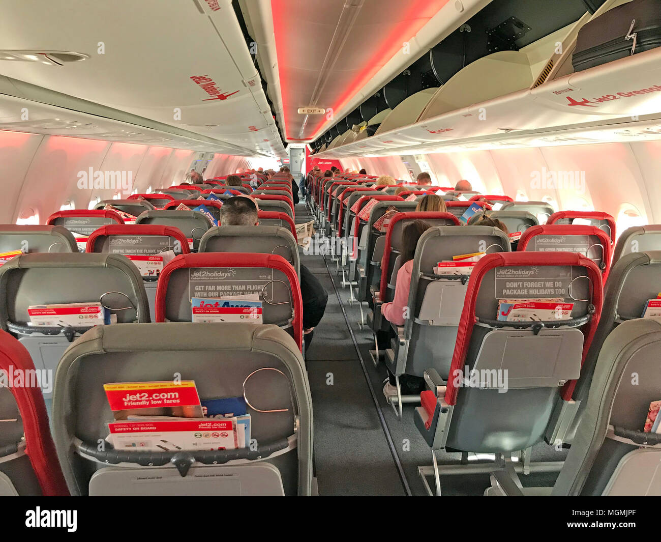 Innenausstattung der Boeing 737 Cabin Jet2, die für Flüge und britische Pauschalurlaube die höchste Bewertung ERHIELT Stockfoto
