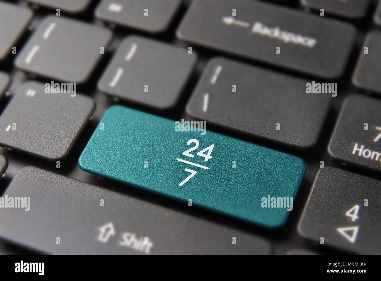 24-Stunden geöffneten Business Computer Tastatur Taste für 24/7 Service Konzept. Online Aufmerksamkeit des Tastenfelds in blauer Farbe. Stockfoto