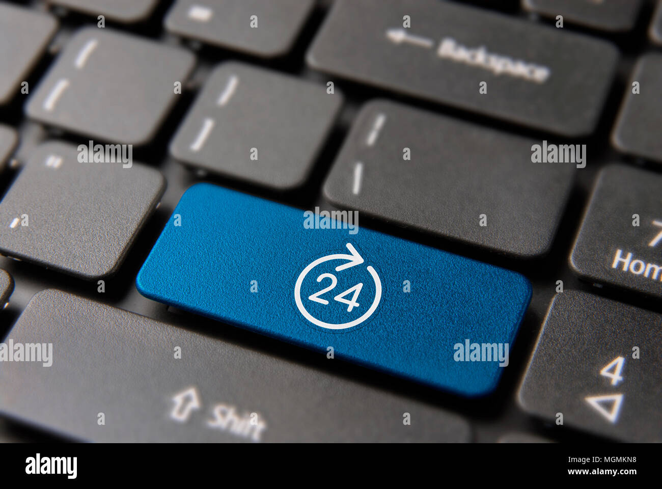 On-line-Geschäft immer offen internet Konzept: blaue Taste Taste mit 24/7 Arbeitszeit Symbol auf Laptop Tastatur. Stockfoto