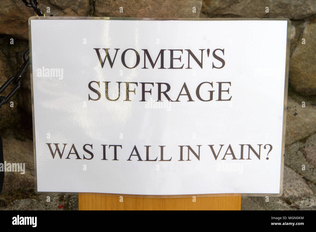 Frauenwahlrecht Suffragettes Zeichen - war es alles umsonst? Stockfoto