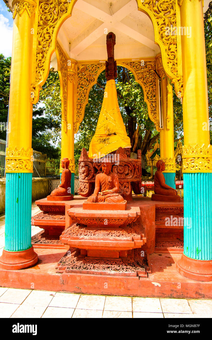 Umgebung der Shwedagon Pagode, einer vergoldeten Stupa auf der Singuttara Hill, Kandawgyi See, Yangon, Myanmar Stockfoto