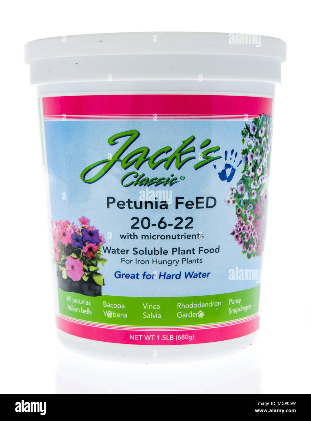 Winneconne, WI - 11 März 2018: ein Behälter von Jack's Classic petunia Feed auf einem isolierten Hintergrund. Stockfoto