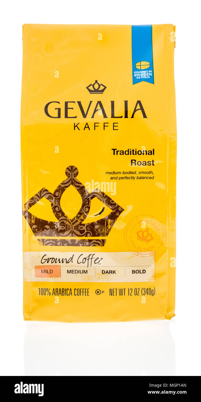 Winneconne, WI - 20 April 2018: eine Tasche von Gevalia Kaffe traditionelle Roast Kaffee auf einem isolierten Hintergrund. Stockfoto