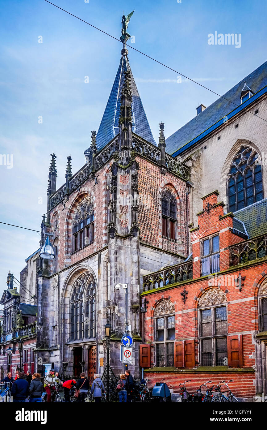 Der Bekannte, beliebte und historische St Michael's Cathedral in der historischen Stadt Zwolle in den Niederlanden. Stockfoto