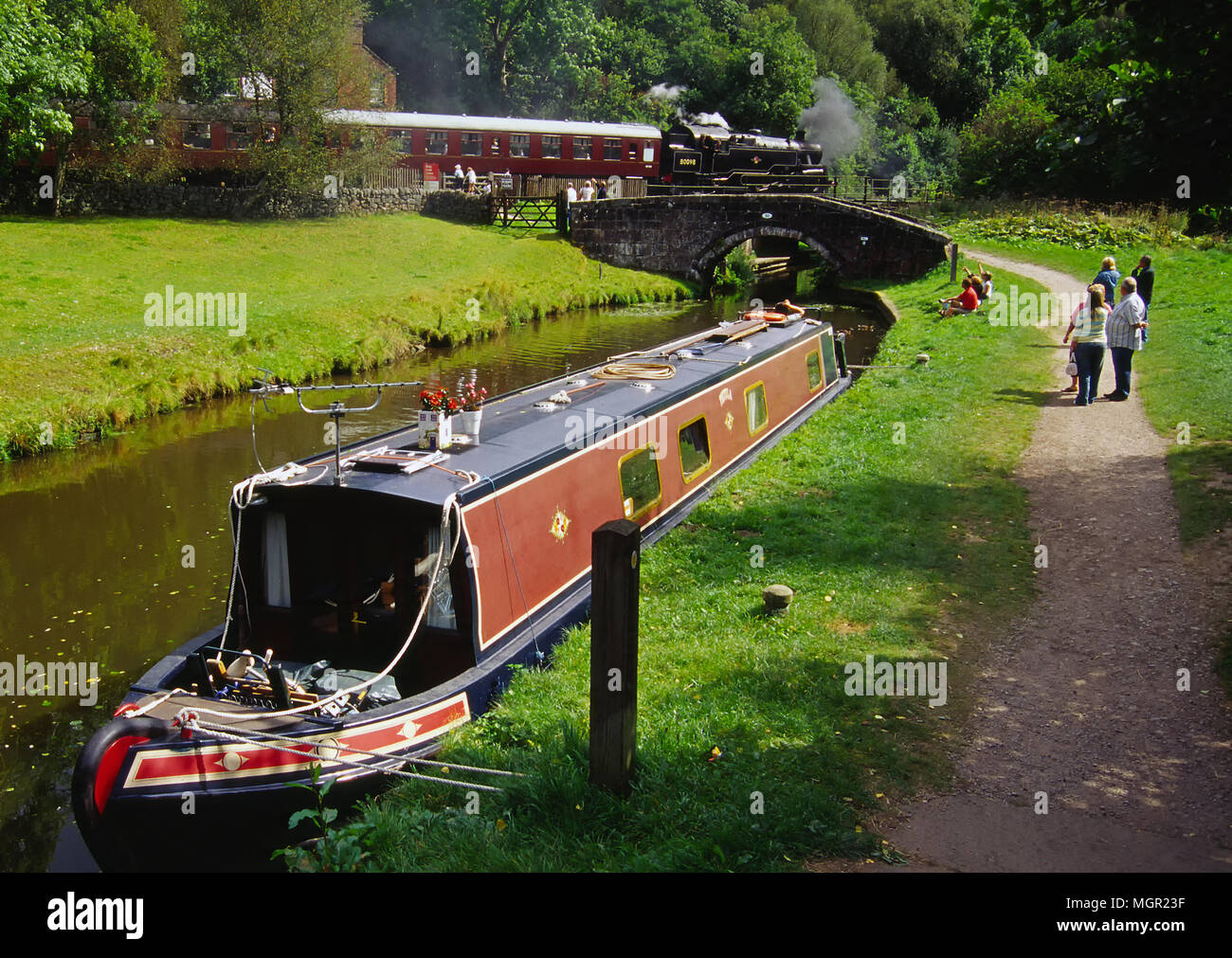 The Black Lion Pub und schmalen Boot an Consall Stockfoto