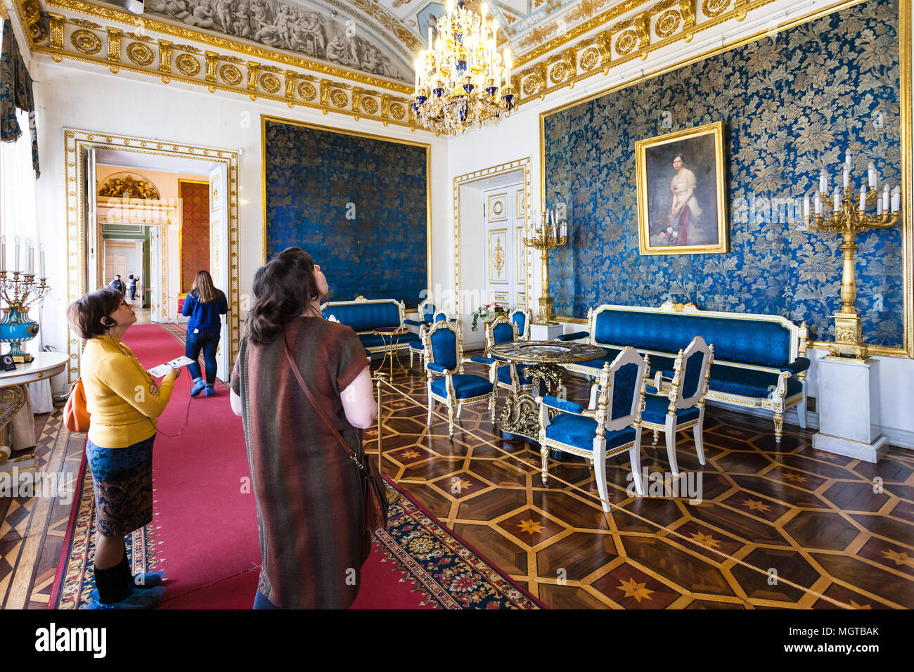 Sankt Petersburg, Russland - 17. März, 2018: die Menschen in Zimmer in Yusupov Palast am Fluss Moyka Embankment. Die moika Palast war die Residenz der edlen Stockfoto