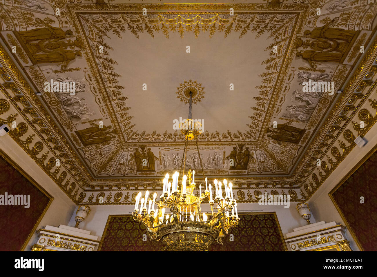 Sankt Petersburg, Russland - 17. MÄRZ 2018: Die Decke im Zimmer in Yusupov Palast am Fluss Moyka Embankment. Die moika Palast war die Residenz der nobl Stockfoto