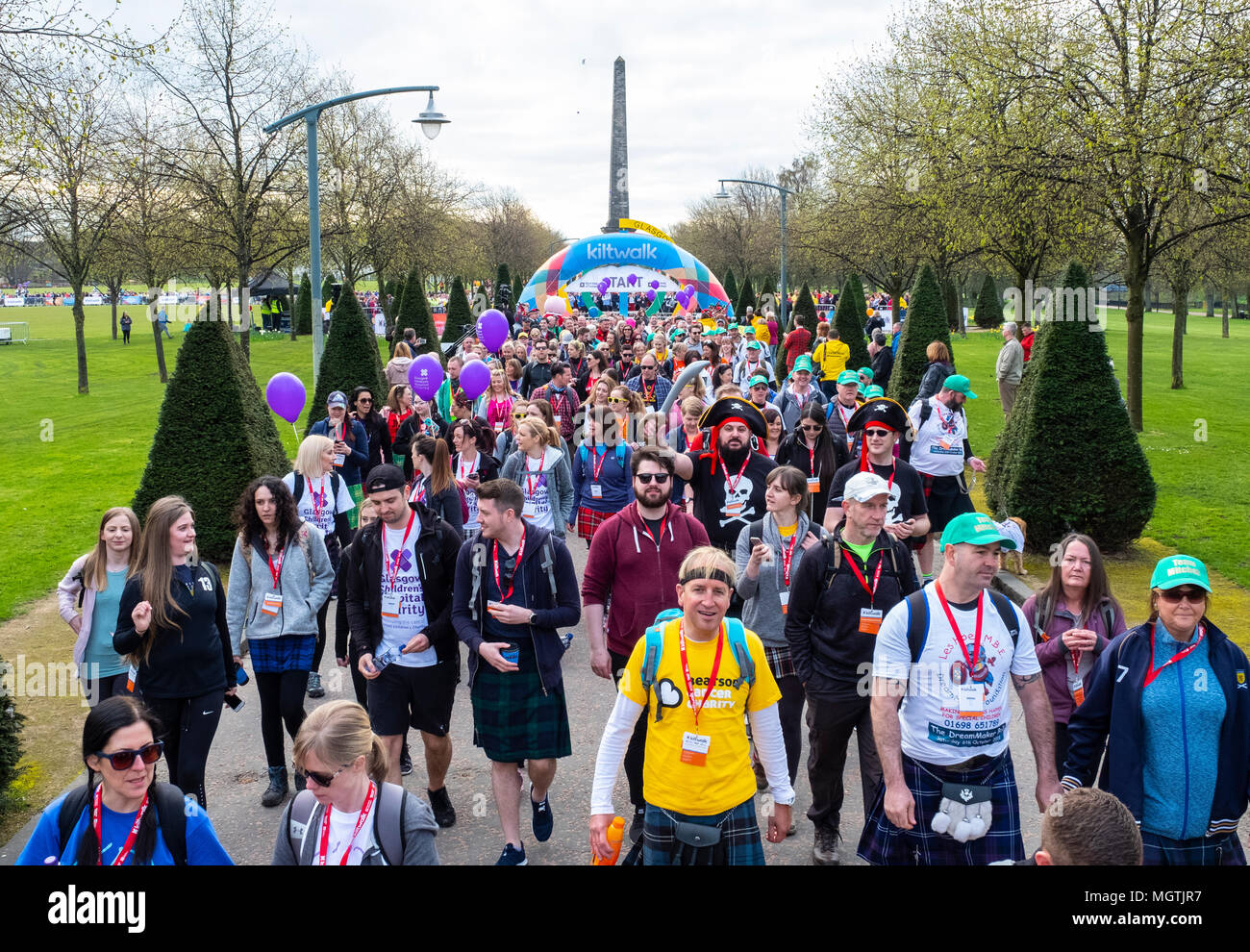 Glasgow, UK. 29. April 2018. Beginn der Kiltwalk 2018 Glasgow Green in Glasgow. Große Charity fundraising Spaziergang findet in Schottland durch die Jäger Stiftung unterstützt. Route ist 23 Meilen und endet bei Balloch. Credit: Iain Masterton/Alamy leben Nachrichten Stockfoto