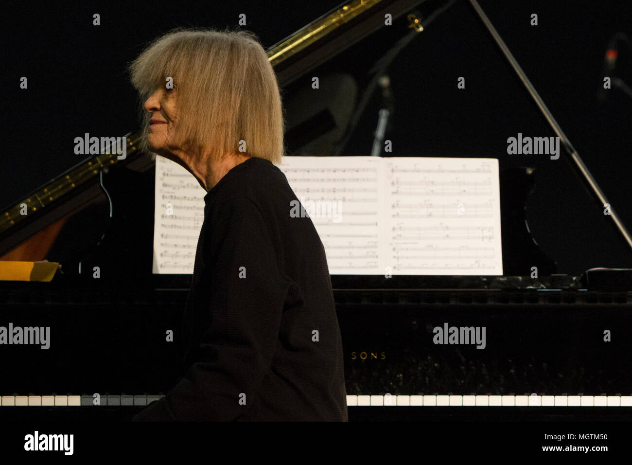 Torino, Italien. 28. April 2018. American Jazz Komponist und Pianist Carla Bley in 2018 Torino Jazz Festival Quelle: Marco Destefanis/Alamy leben Nachrichten Stockfoto