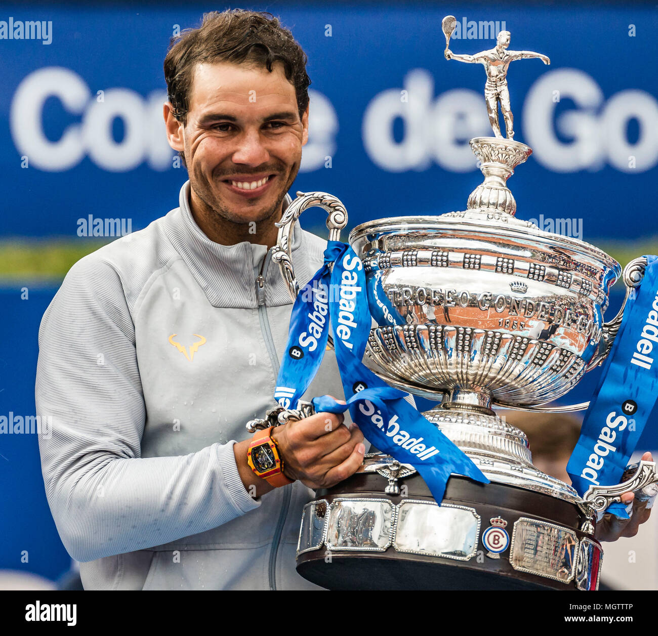 Barcelona Spanien 29 April 18 Rafael Nadal Esp Prasentiert Den Pokal Fur Sein 11 Titel Bei Den Barcelona Open Banc Sabadell Nach Dem Sieg Im Finale Gegen Stefanos Tsitsipas Gre Nadal Gewann 6 2 6 1 Stockfotografie Alamy