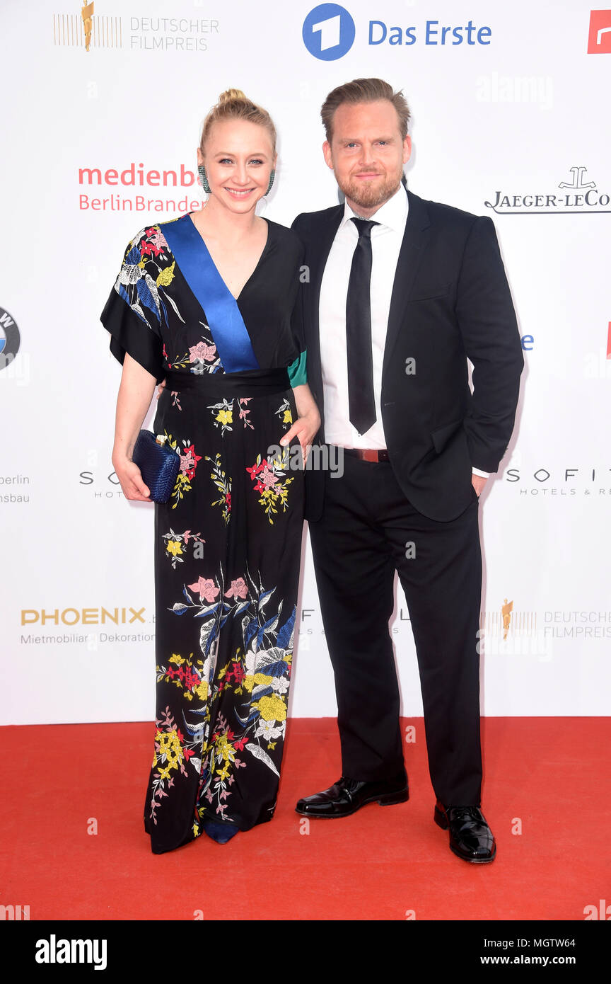 Anna Maria Muhe und Axel Stein bei der Verleihung des Deutschen Filmpreis 2018 bei der Messe Berlin. Berlin, 27.04.2018 | Verwendung weltweit Stockfoto