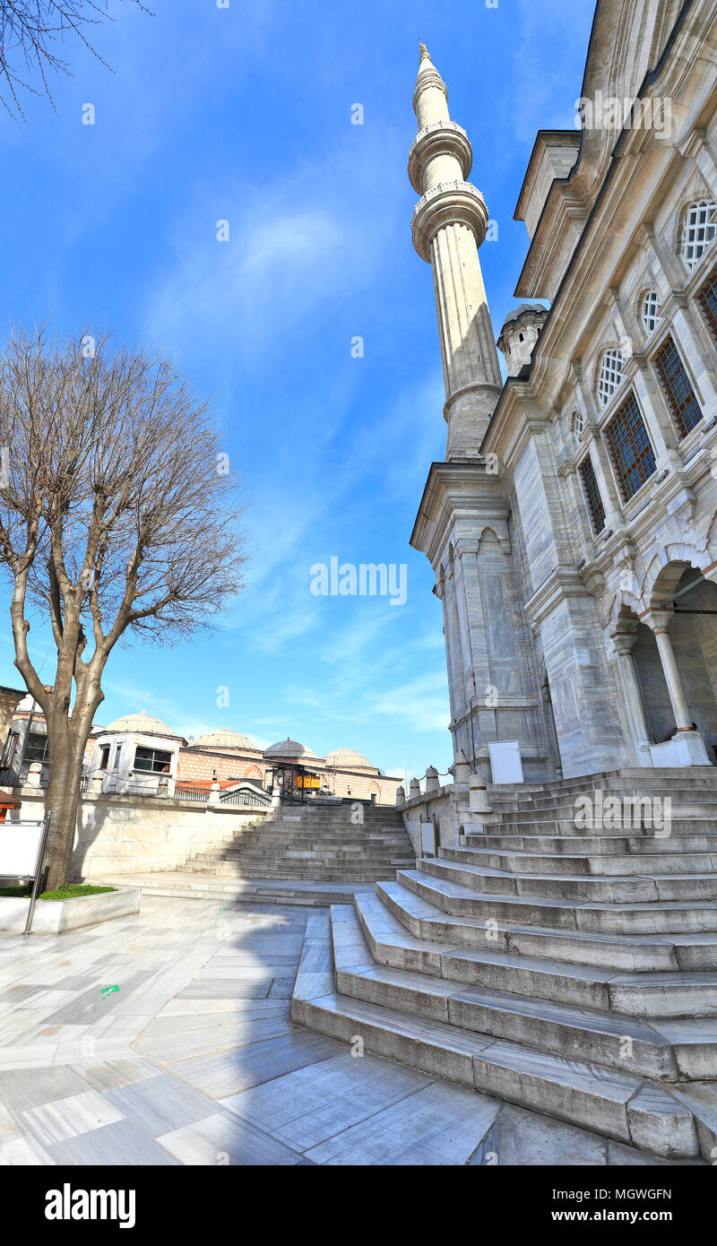 Nuruosmaniye Moschee, Istanbul: Außenansicht des alten osmanischen Moschee vor den Toren der Großen Basar entfernt Stockfoto