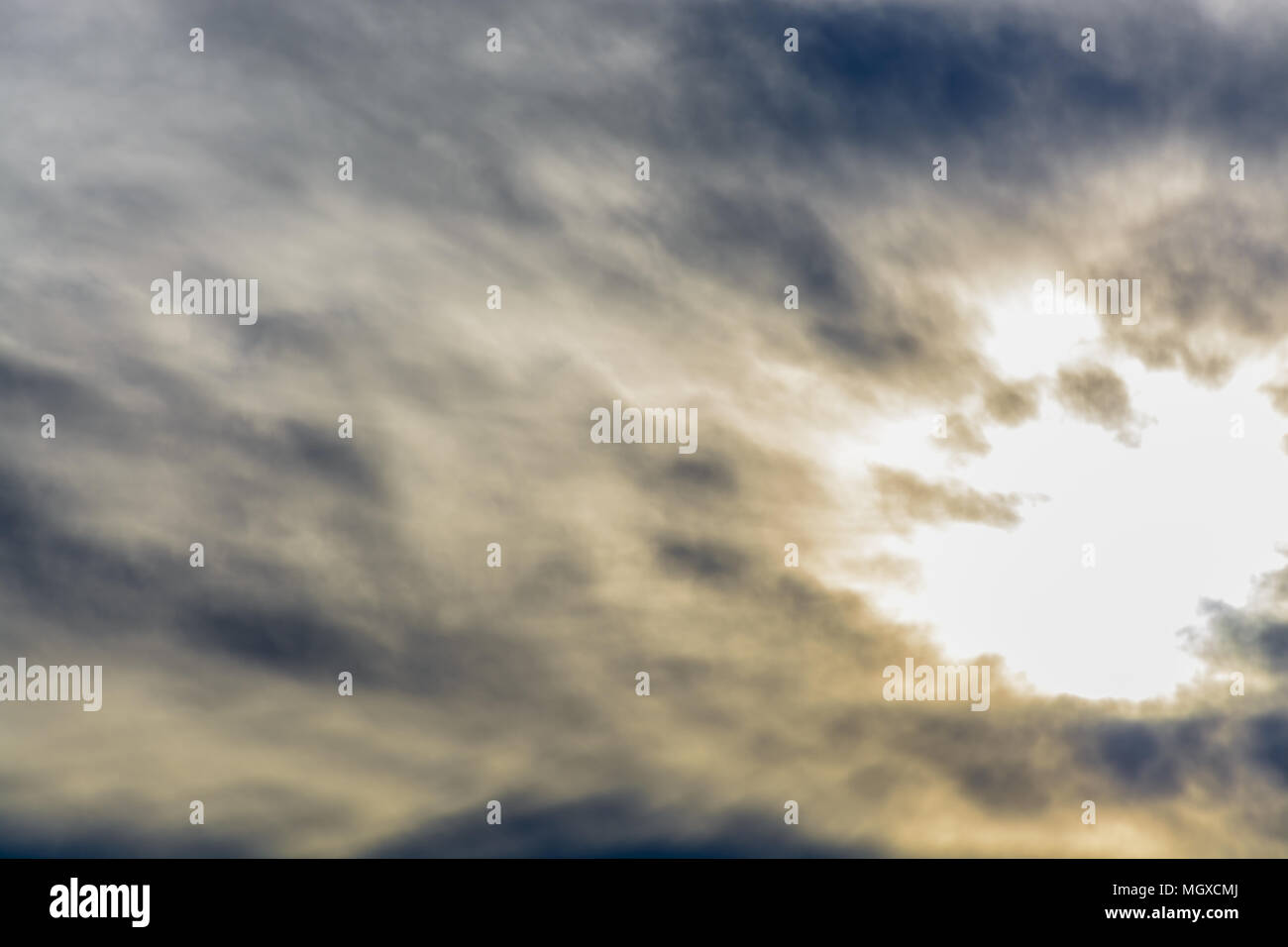 Himmel, Wolken und Sonnenschein Stockfoto
