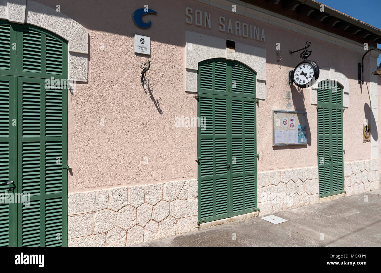 Son Sardina Station, Mallorca, Spanien, 2018. Son Sardina Bahnsteig und Booking Office auf der Palma nach Soller rail Route durch die Serra de Ttr Stockfoto