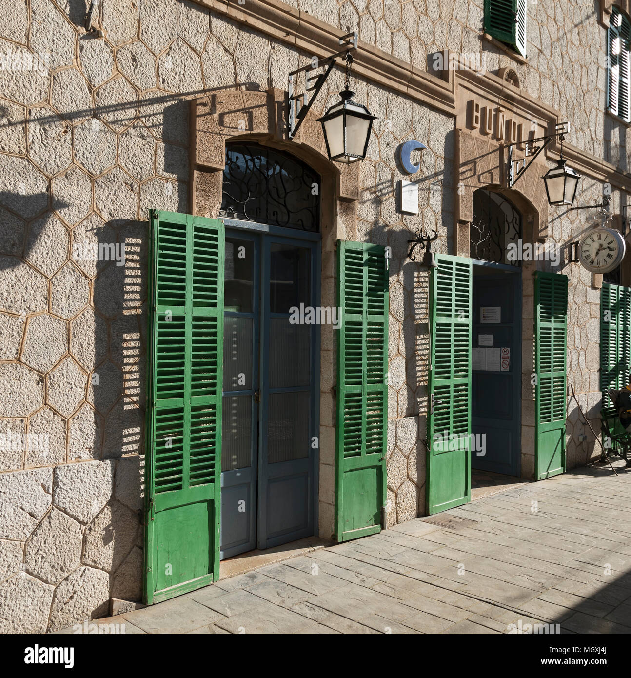 Bunyola, Mallorca, Spanien, 2018. Bunyola Bahnsteig und Booking Office auf der Palma nach Soller rail Route durch die Serra de Ttramuntana Stockfoto