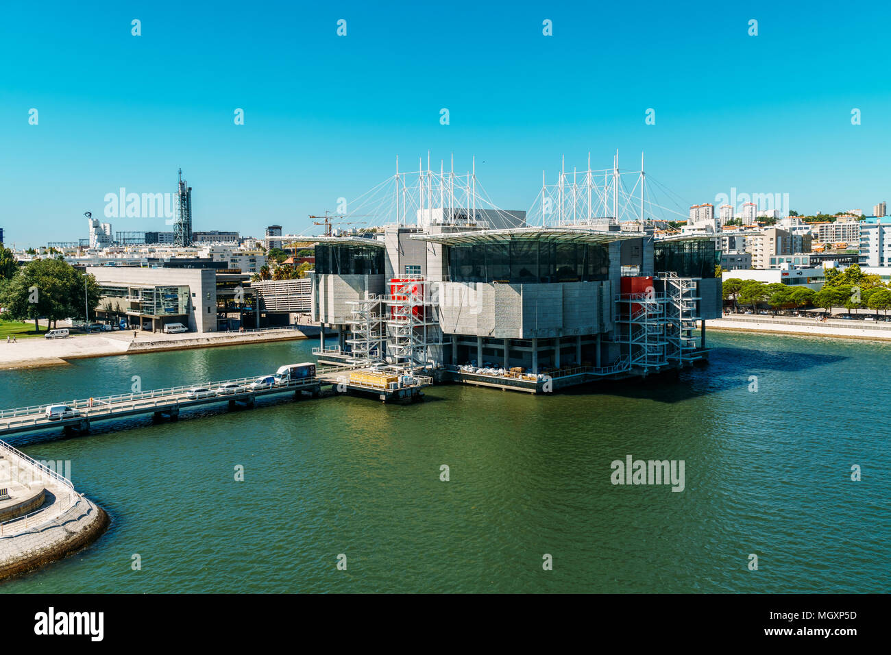 Lissabon, Portugal - 15. AUGUST 2017: Luftaufnahme von Ozeanarium, das im Parque das Nacoes befindet, und ist die größte Indoor Aquarium in der Eu Stockfoto