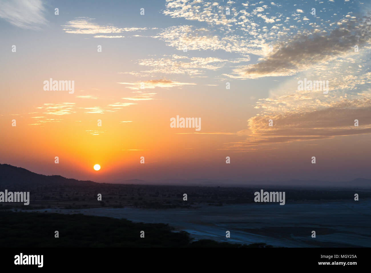 Sonnenuntergang von der Ansicht von oben, von einem Stein Struktur der Vantage Point gefangengenommen am Sambhar See, Rajasthan Stockfoto