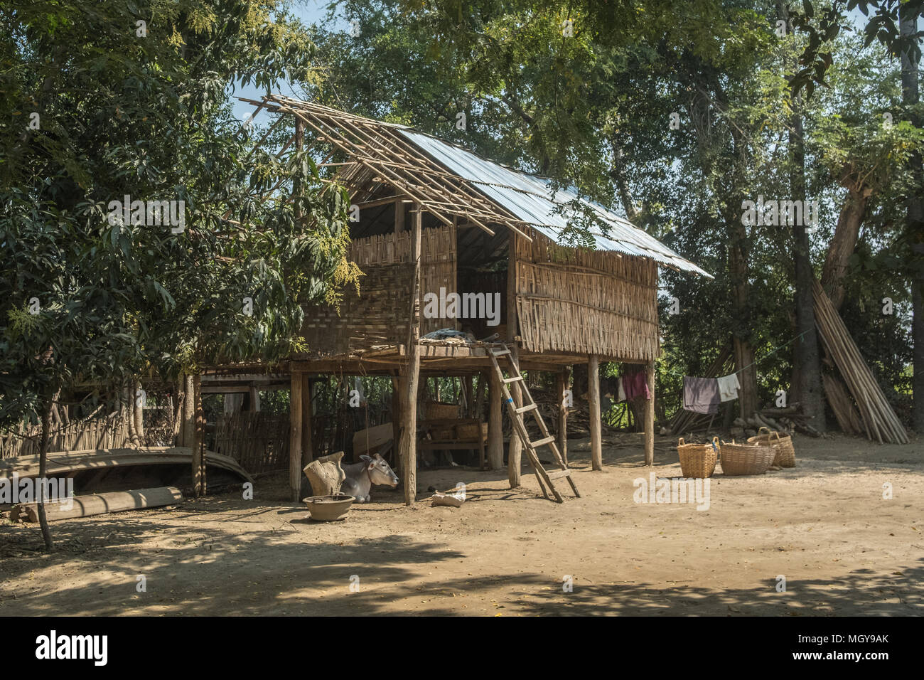 Traditionelles Haus auf Stelzen Myanmar Stockfoto