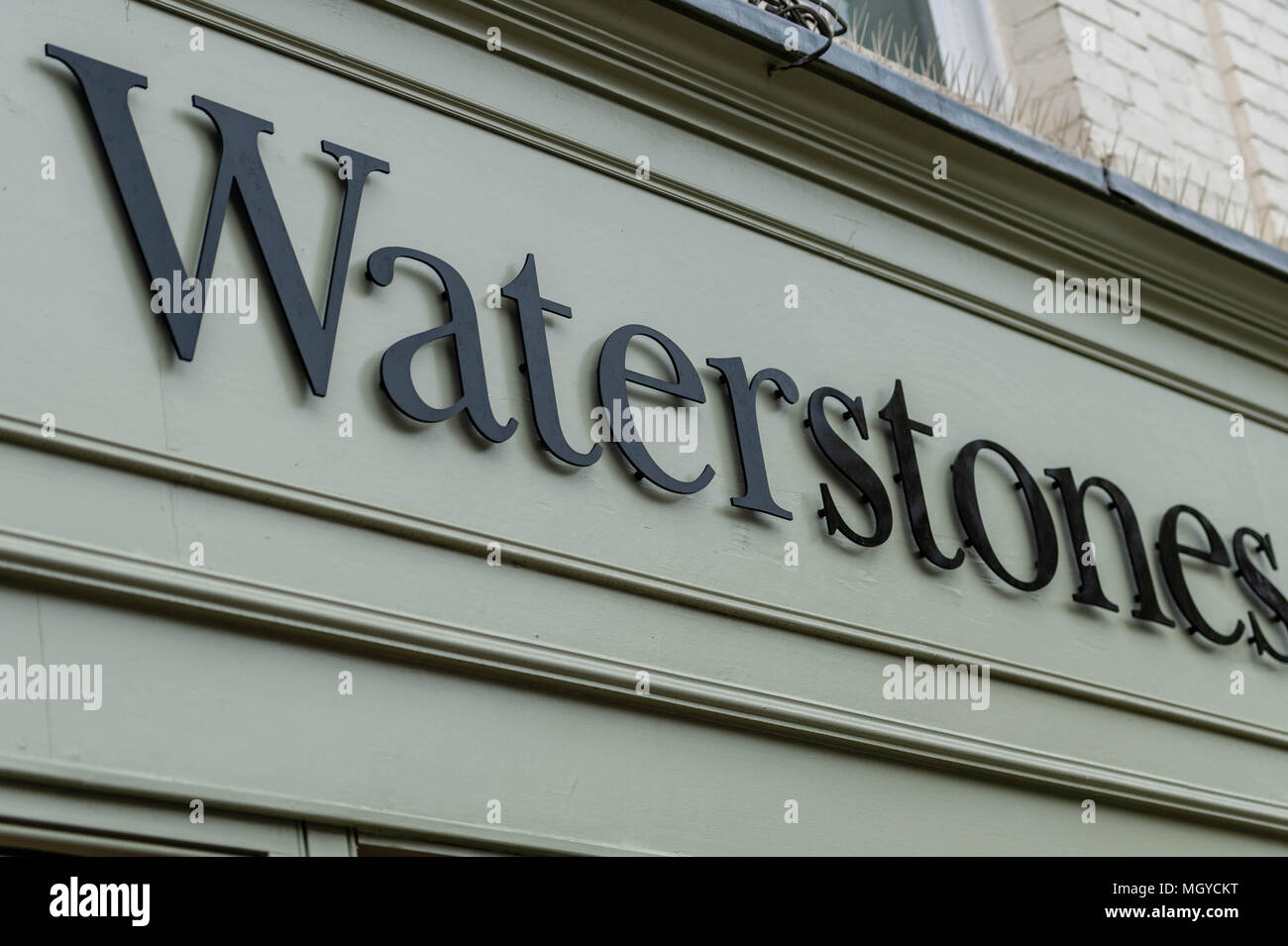 Waterstones Book Store Front und Beschilderung in Brentwood Essex Stockfoto