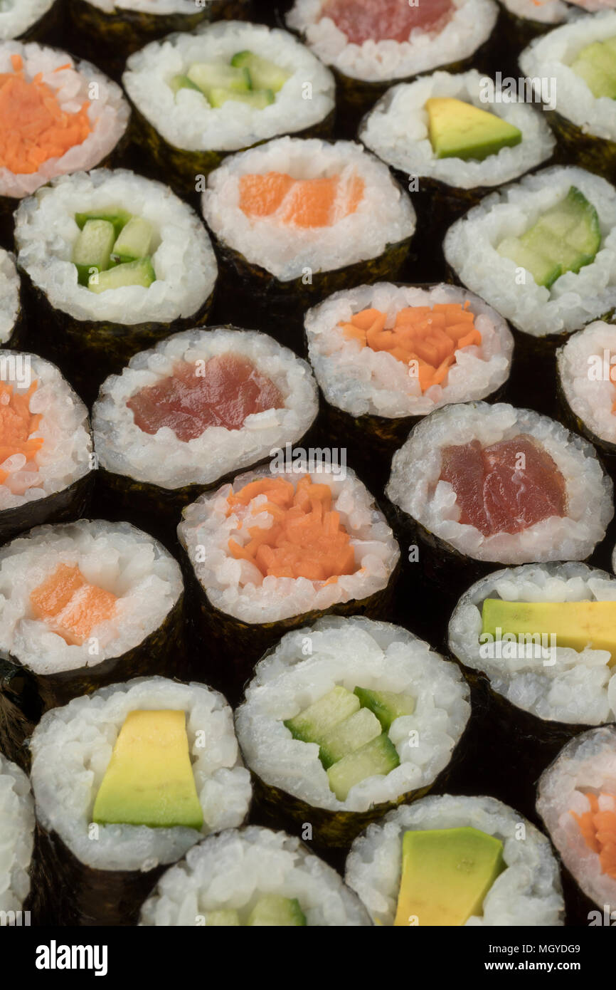 Traditionelle Vielzahl der japanischen Sushi maki full frame Stockfoto
