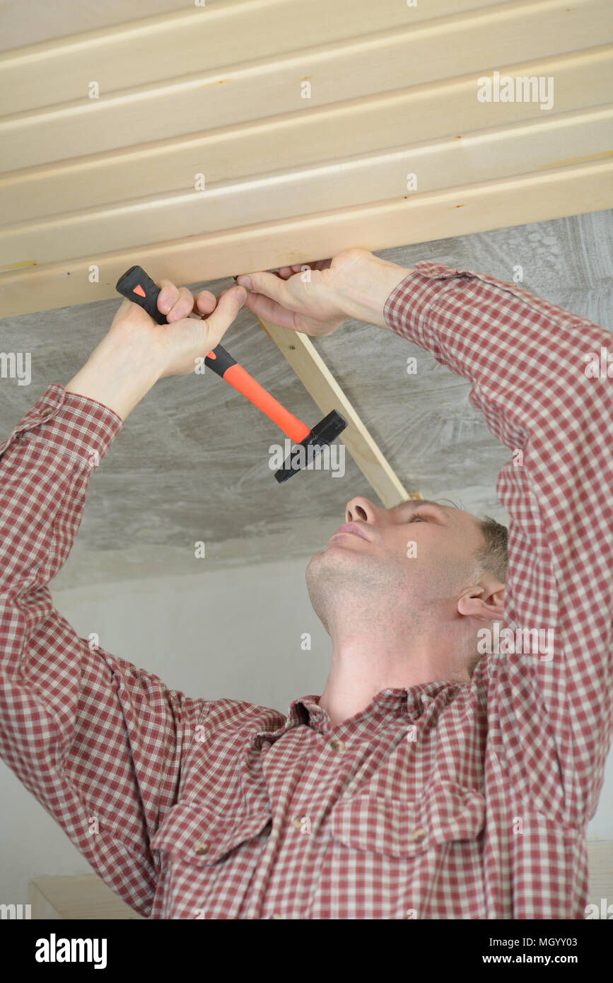 Decke Holzpaneele Im Bad Streichen Holz