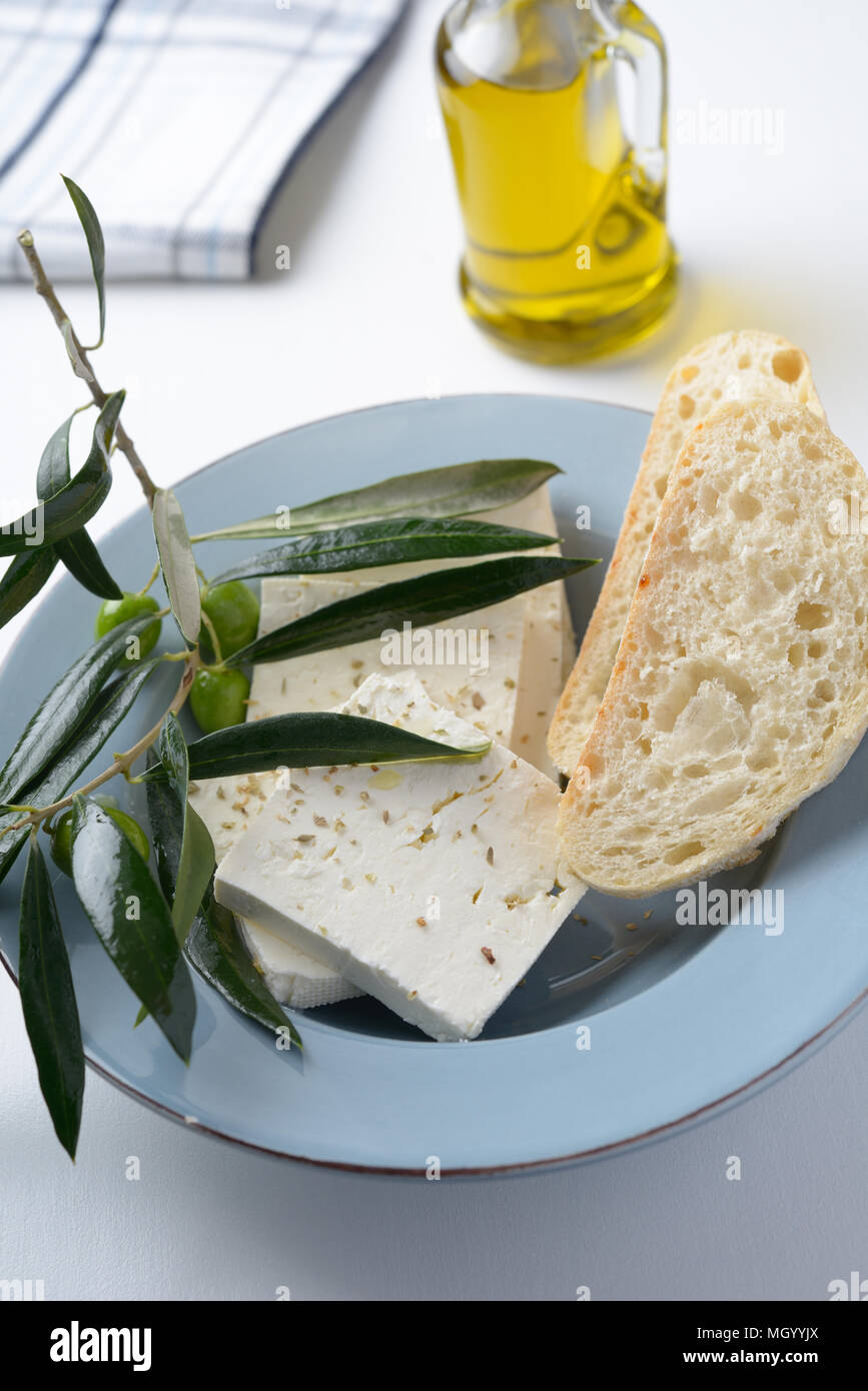 Feta Käse, Brot und Olivenöl Stockfoto