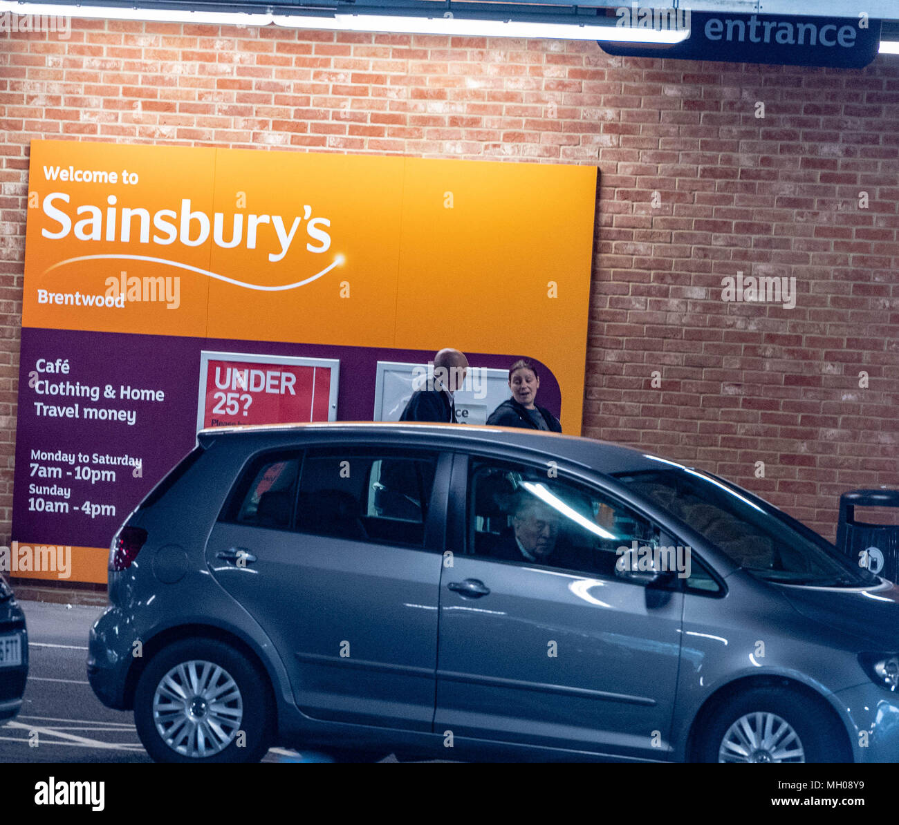 Sainsbury's und Asda die Fusion Sainsbury Brentwood signage Stockfoto