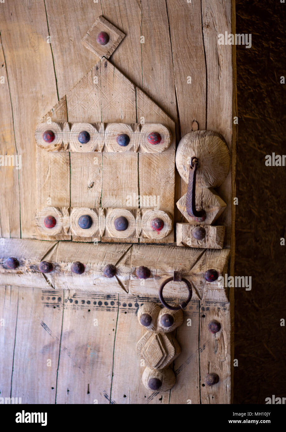 Alte Holztür in al masmak Castle, Riad, Riyadh, Saudi Arabien Stockfoto