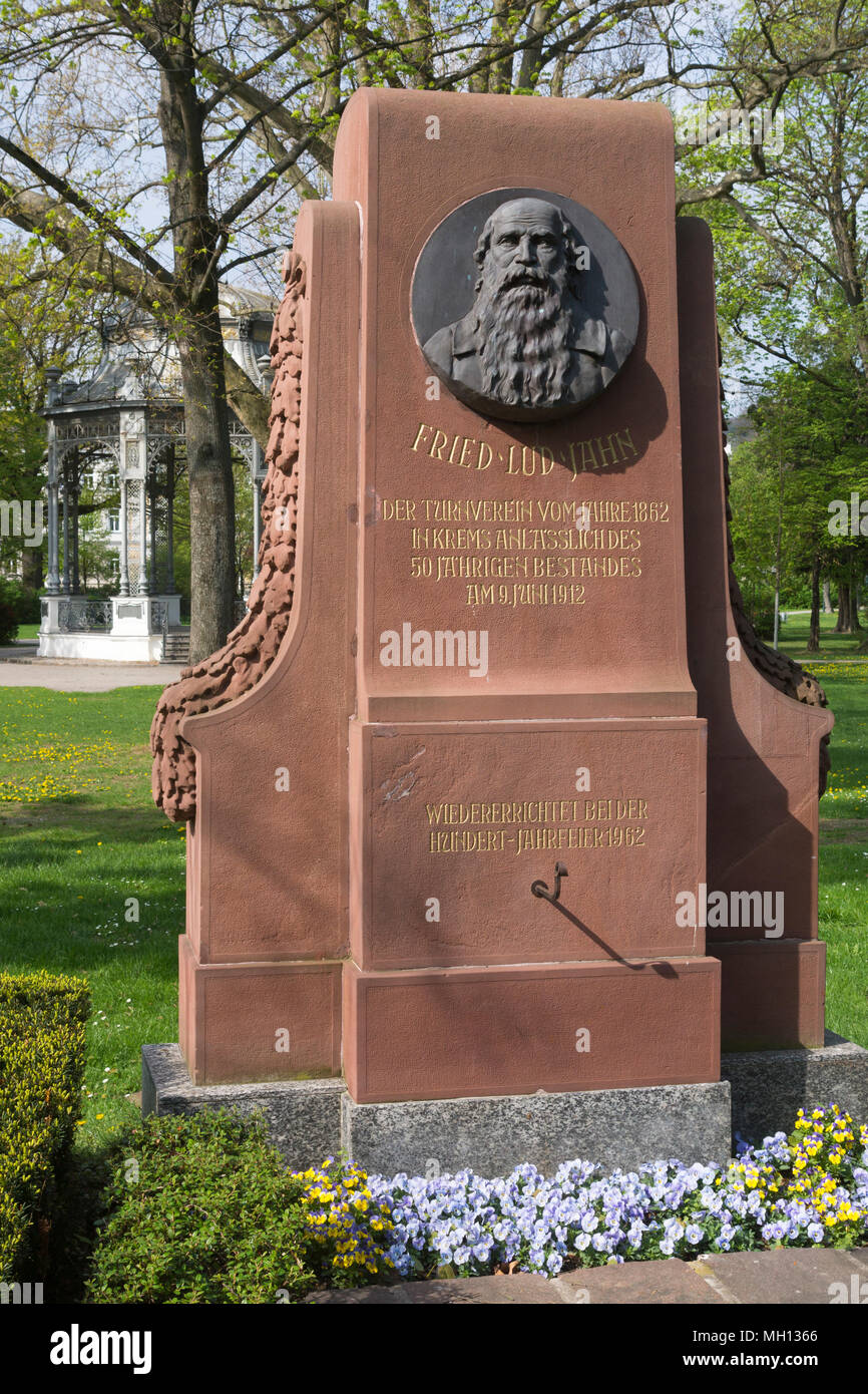 Ein Denkmal für Friedrich Ludwig Jahn, "Vater der Gymnastik", errichtet von Krems Turnverein in Krems, Niederösterreich Stockfoto