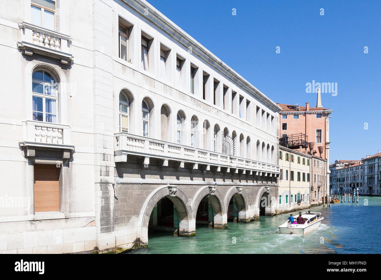 Die Feuerwehr (Vigili del Fuoco, Feuerwehr, Feuerwehr), Rio de Ca' Foscari, Dorsoduro Venedig, Venetien, Italien, in dem sich das Feuer Boote oder Stockfoto