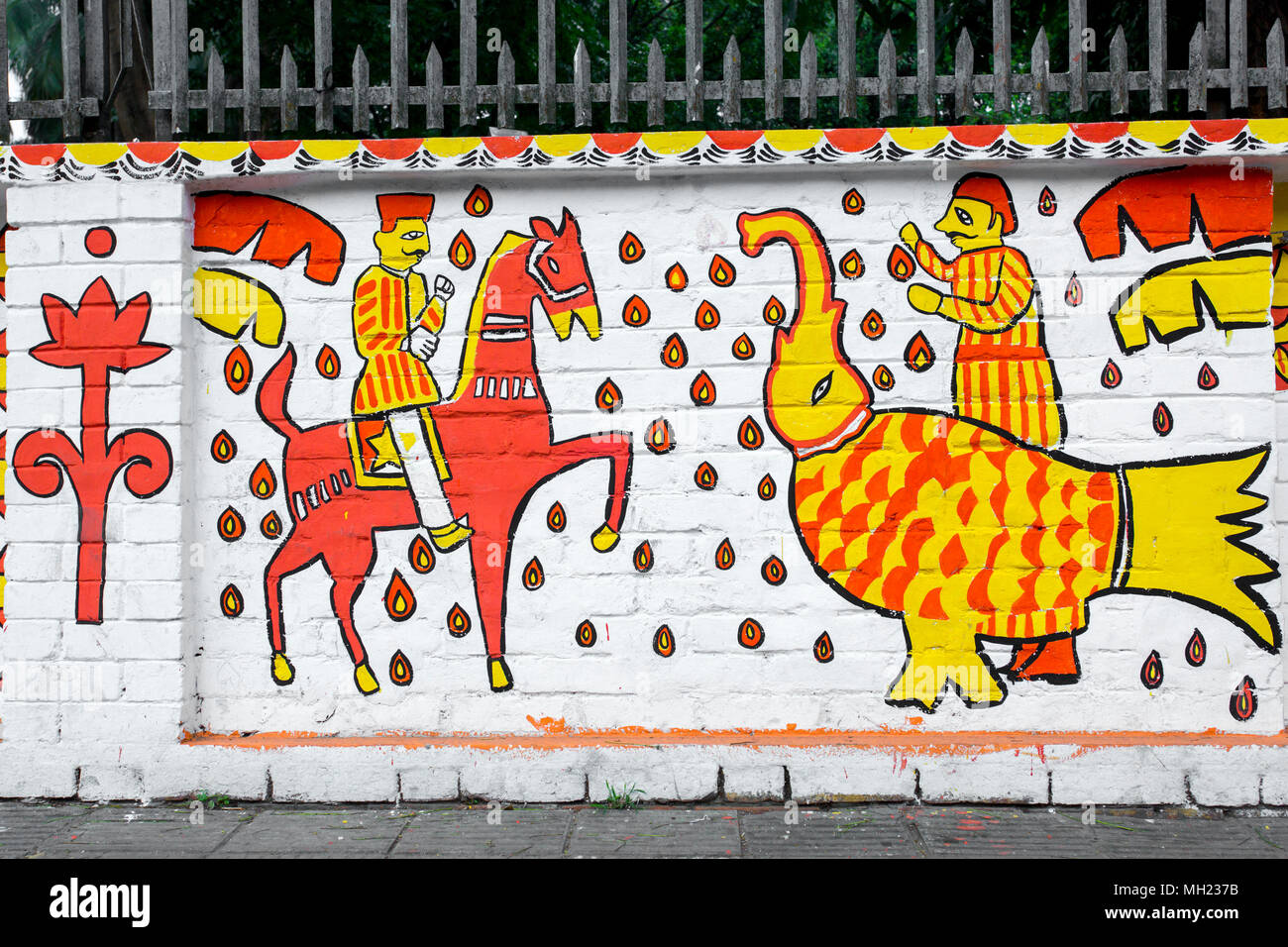 Der Universität von Dhaka Bildende Kunst (FFA) Student Farben ihres Instituts an der Wand kommenden Bengali Neues Jahr 1425 in Dhaka, Bangladesch zu feiern. Stockfoto