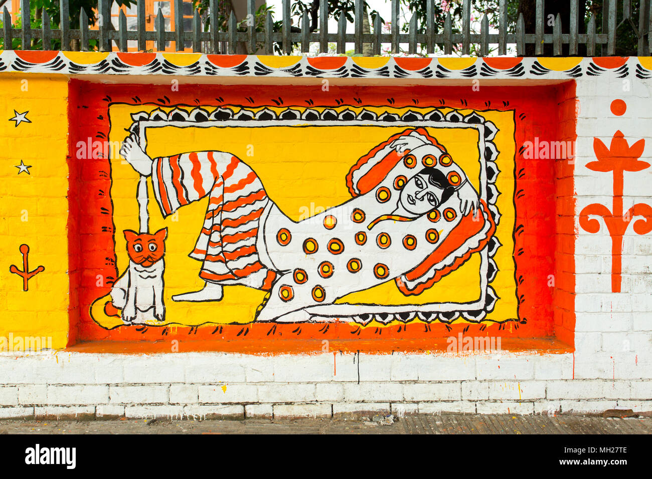 Der Universität von Dhaka Bildende Kunst (FFA) Student Farben ihres Instituts an der Wand kommenden Bengali Neues Jahr 1425 in Dhaka, Bangladesch zu feiern. Stockfoto