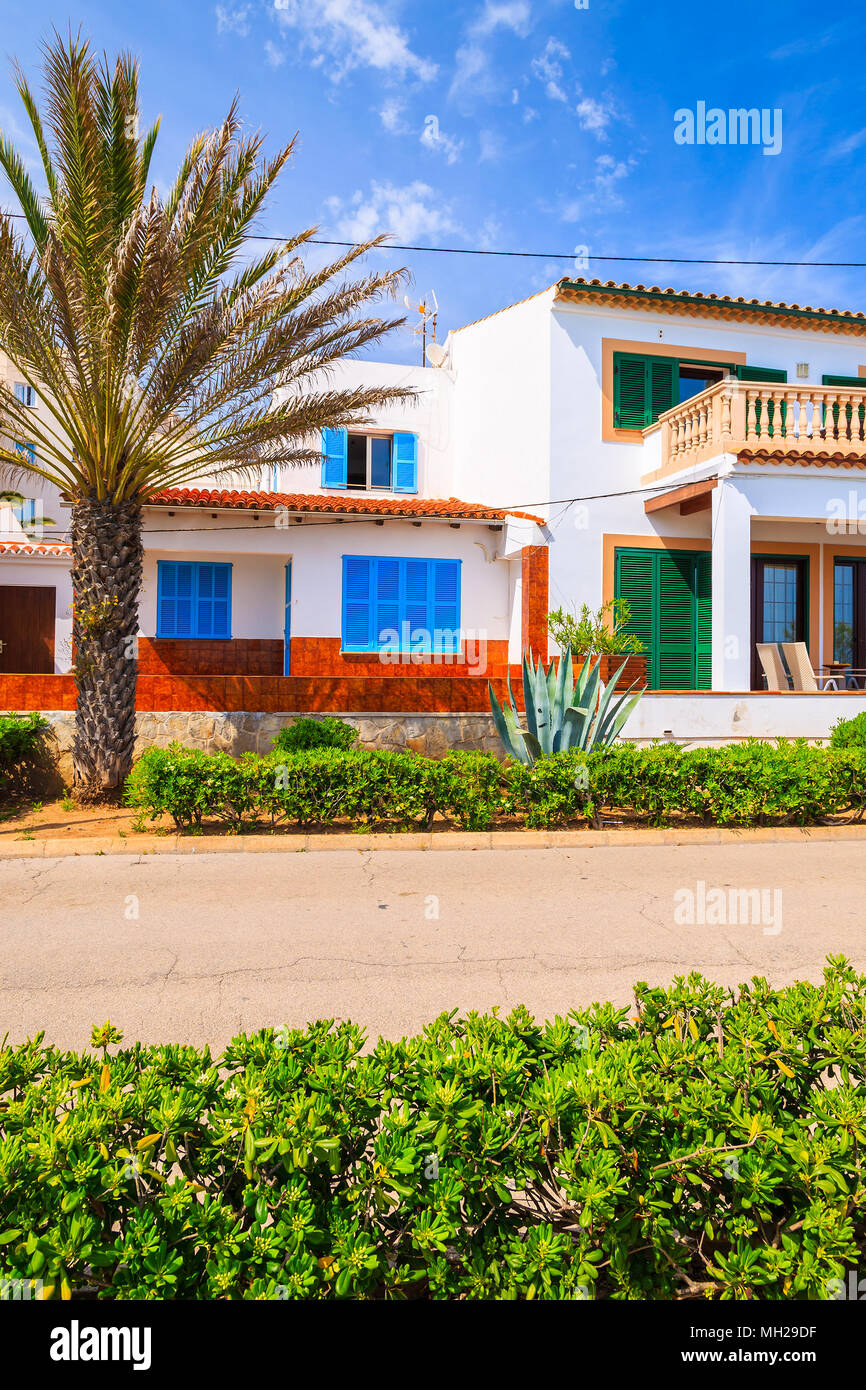 Kleines Dorf In Spanien Stockfotos und -bilder Kaufen - Alamy
