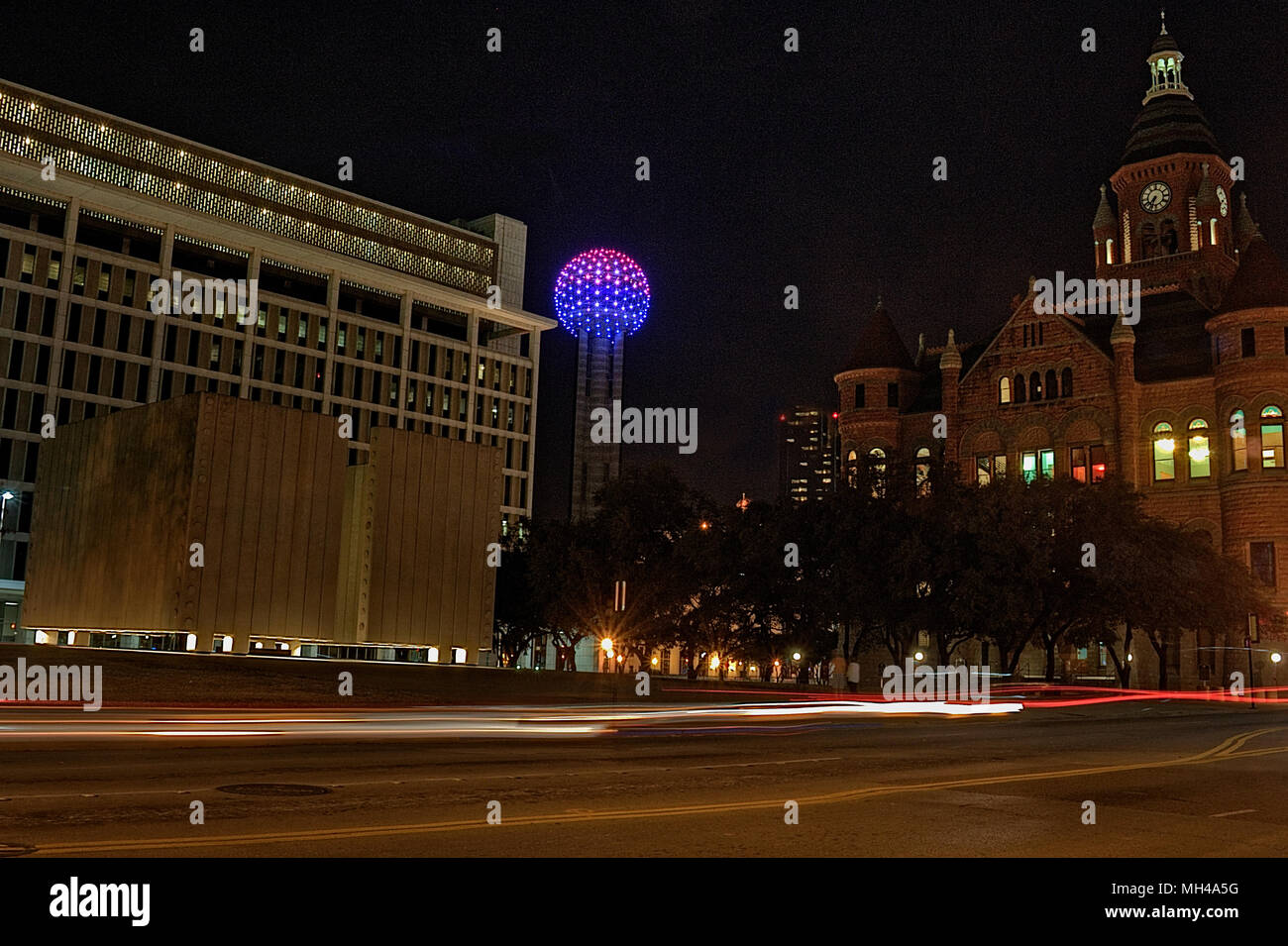 Die Dallas Skyline bei Nacht im Winter Stockfoto