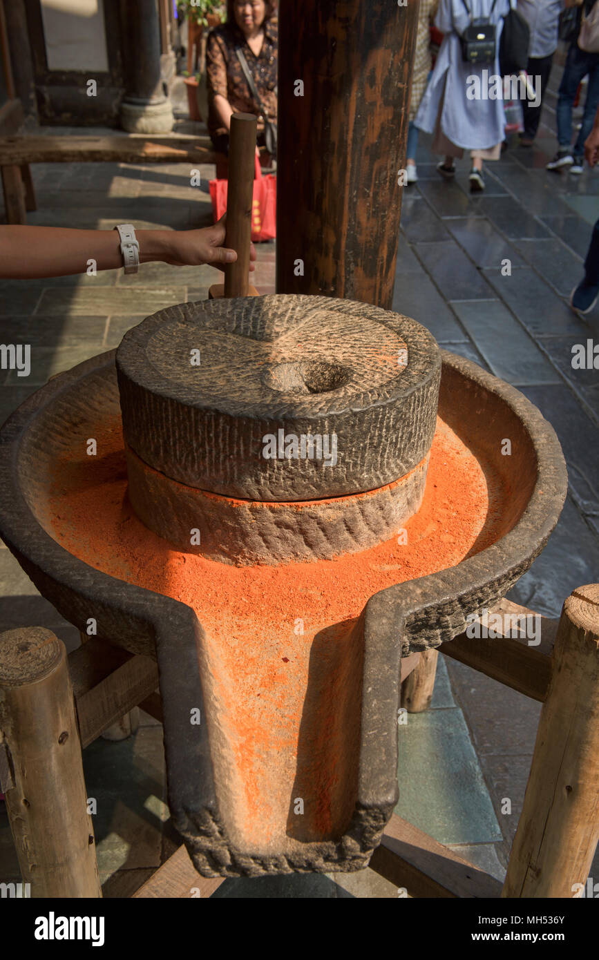 Traditionelle Pfeffer Schleifer auf jinli Alte Straße, Chengdu, Sichuan, China Stockfoto
