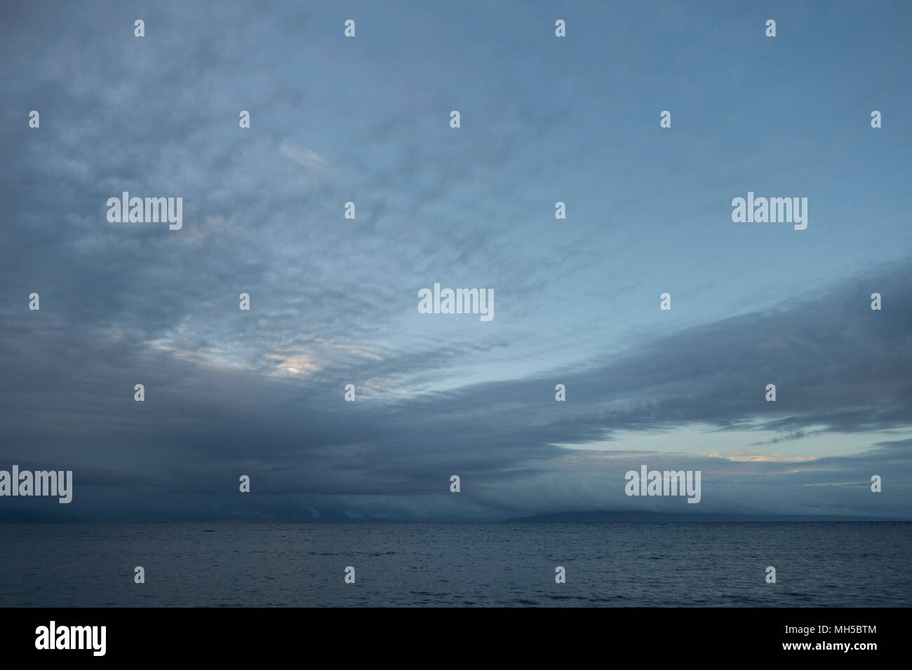 Sun Google-inserat Himmel mit wunderschön gemusterten Wolken Stockfoto