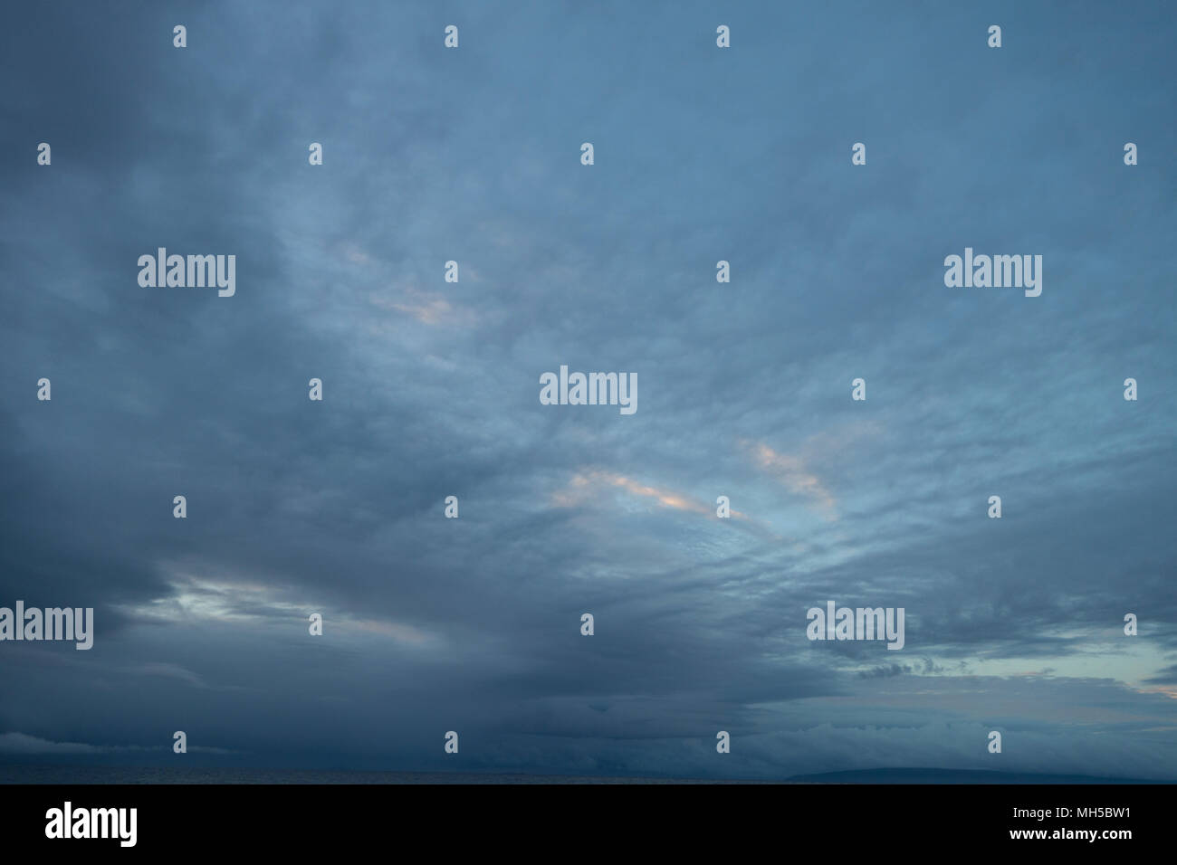 Sun Google-inserat Himmel mit wunderschön gemusterten Wolken Stockfoto