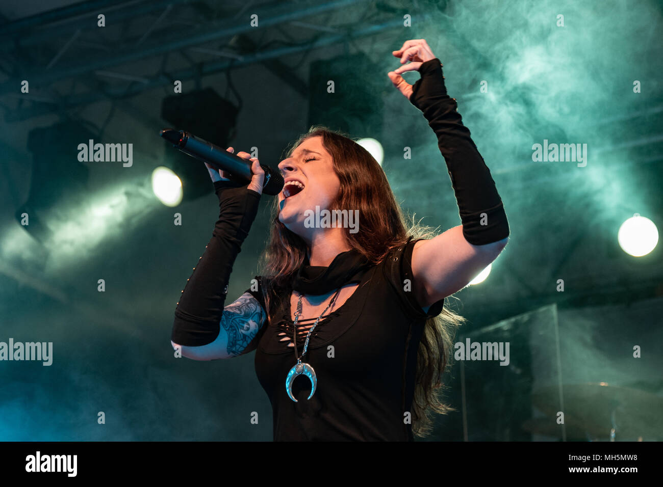 Mailand, Italien - 28. April 2018: Die Schweizer Folk alternative metal band Keller Darling aus Winterthur und Luzern, führt bei Insubria Festival der Marcallo con Casone (MI). Brambilla Simone Live News Fotograf Credit: Simone Brambilla / alamy Leben Nachrichten Stockfoto