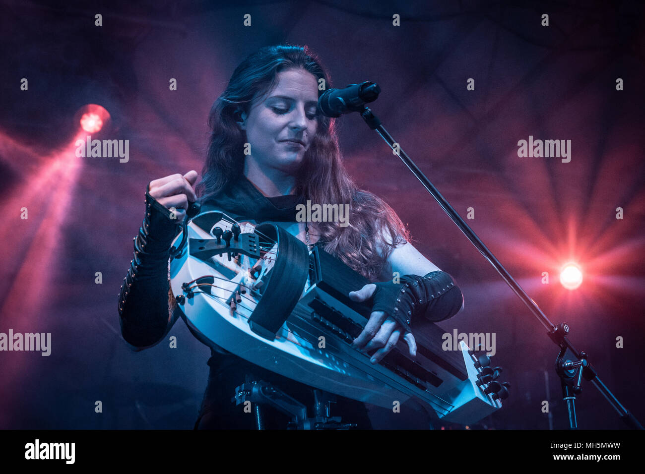 Mailand, Italien - 28. April 2018: Die Schweizer Folk alternative metal band Keller Darling aus Winterthur und Luzern, führt bei Insubria Festival der Marcallo con Casone (MI). Brambilla Simone Live News Fotograf Credit: Simone Brambilla / alamy Leben Nachrichten Stockfoto