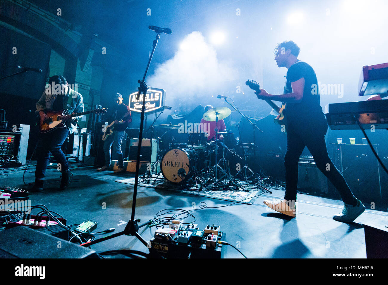 Cambridge, Großbritannien. 30.April 2018. Arkells führt live Unterstützung Frank Turner & die schlafenden Seelen im Cambridge Corn Exchange. Credit: Richard Etteridge/Alamy leben Nachrichten Stockfoto