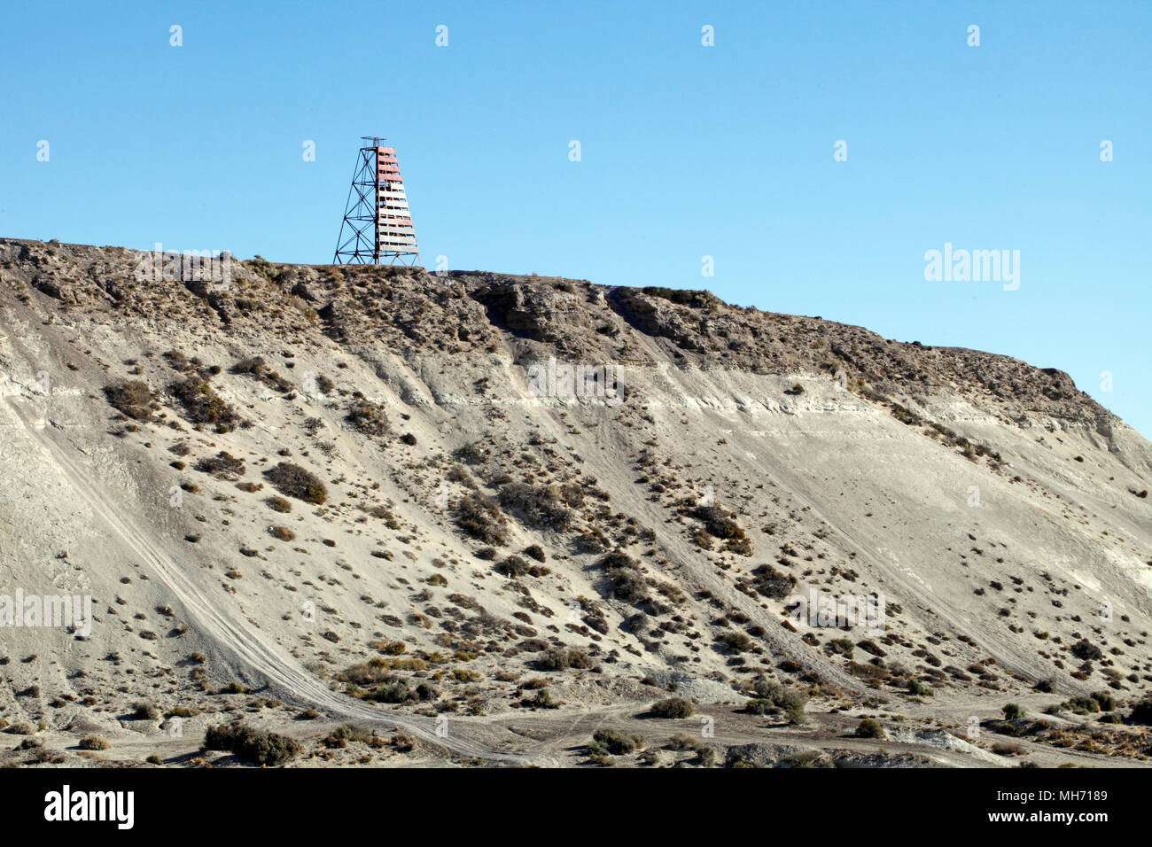Baliza Acantilado. Rundumleuchte oder Leuchtturm auf den Sanddünen in der Nähe von Punta Cuevas, Puerto Madryn. Chubut Argentinien. Stockfoto