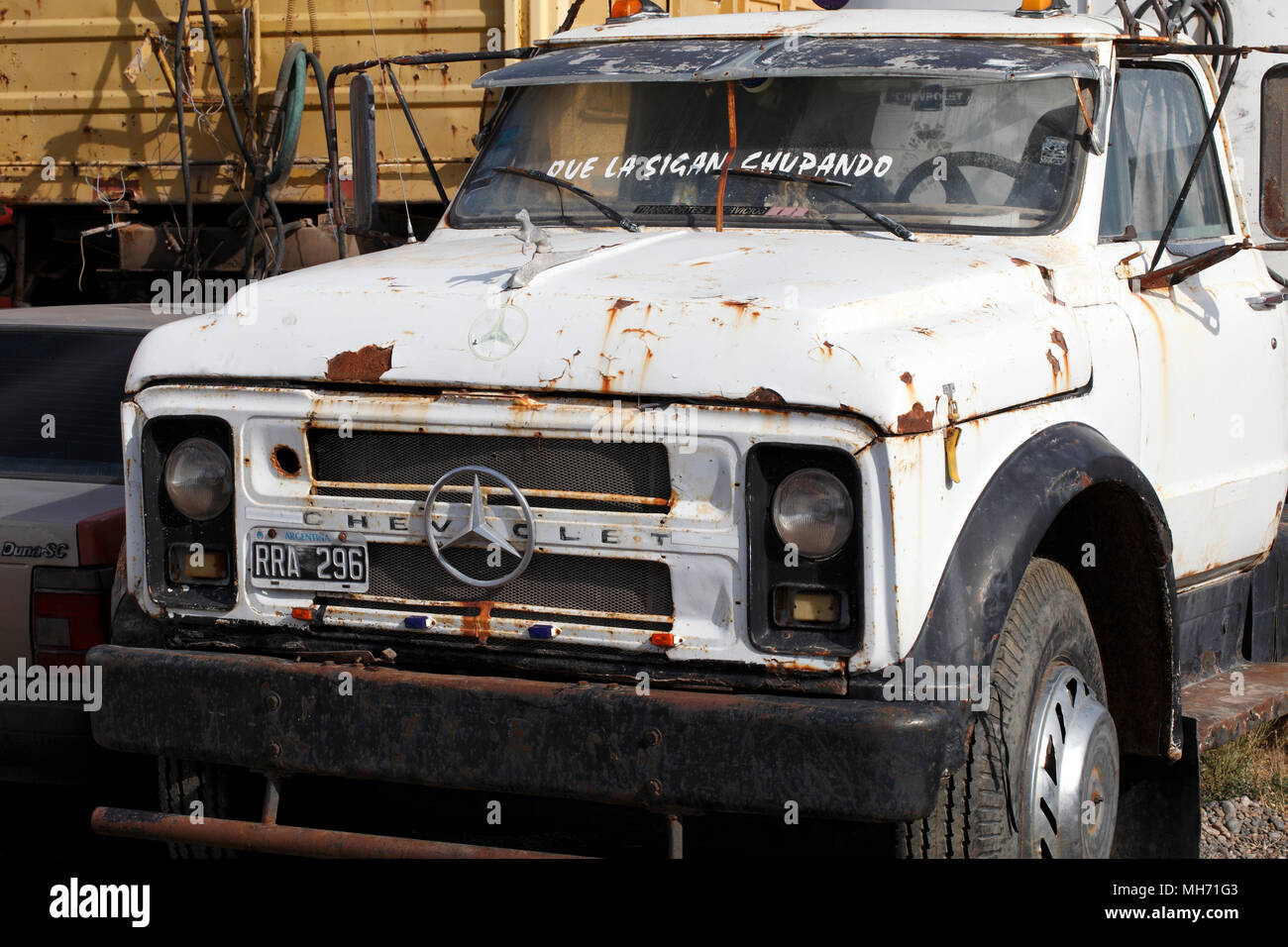 Argentinien, verrostet und verschrottet Tankwagen. Chevrolet mit einem Mercedes Motor. Stockfoto