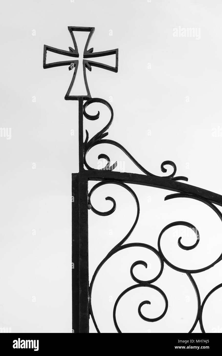 Detail der schmiedeeisernen Tor einer orthodoxen Kirche, Creece Stockfoto